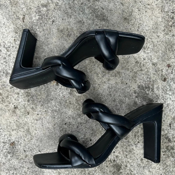 Open Edit  Black Remmy Twist Sandal, Size 6.5 - Picture 4 of 8